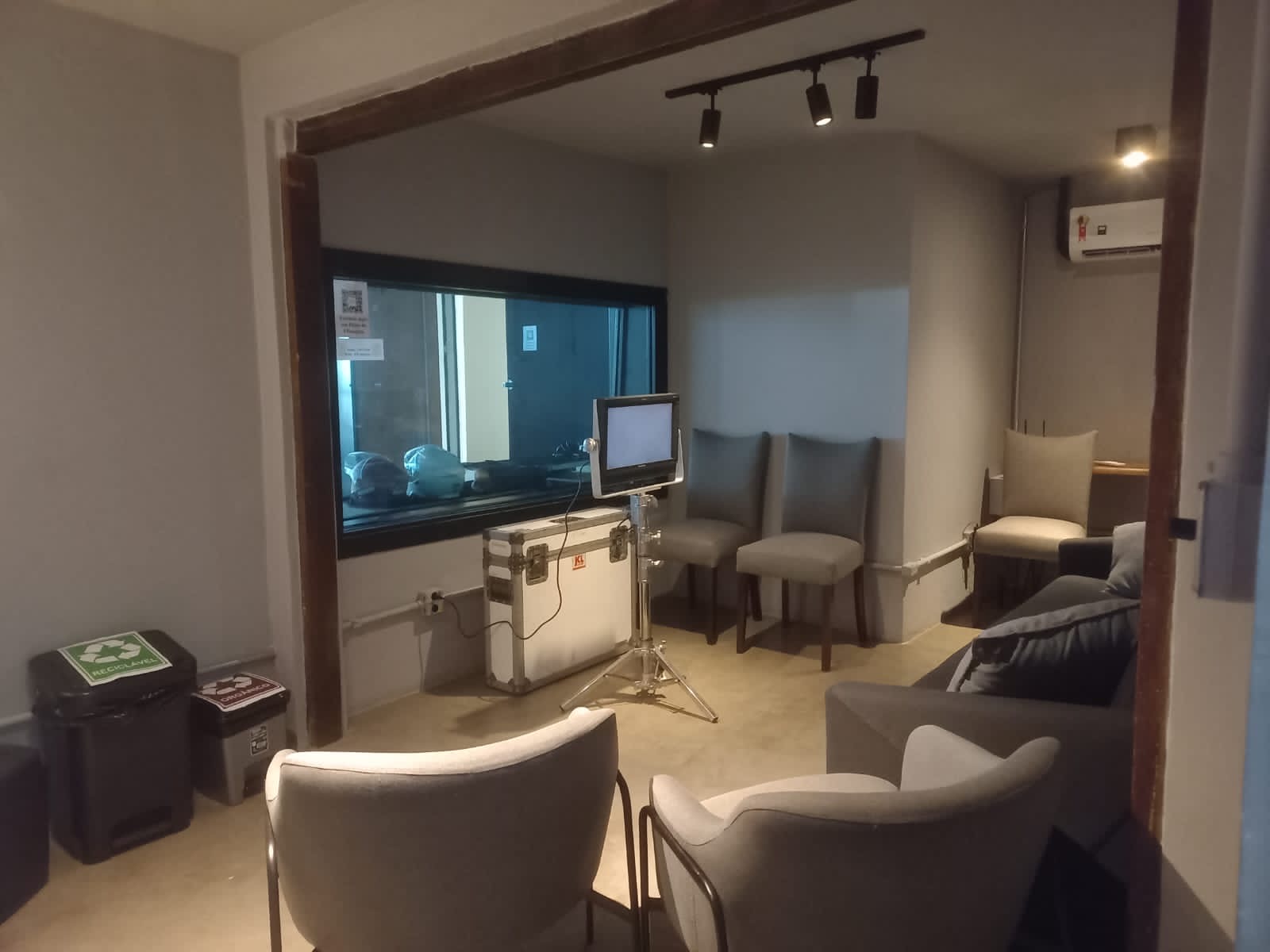 Foto Espaço — Sala do Cliente Violeta Estúdios
